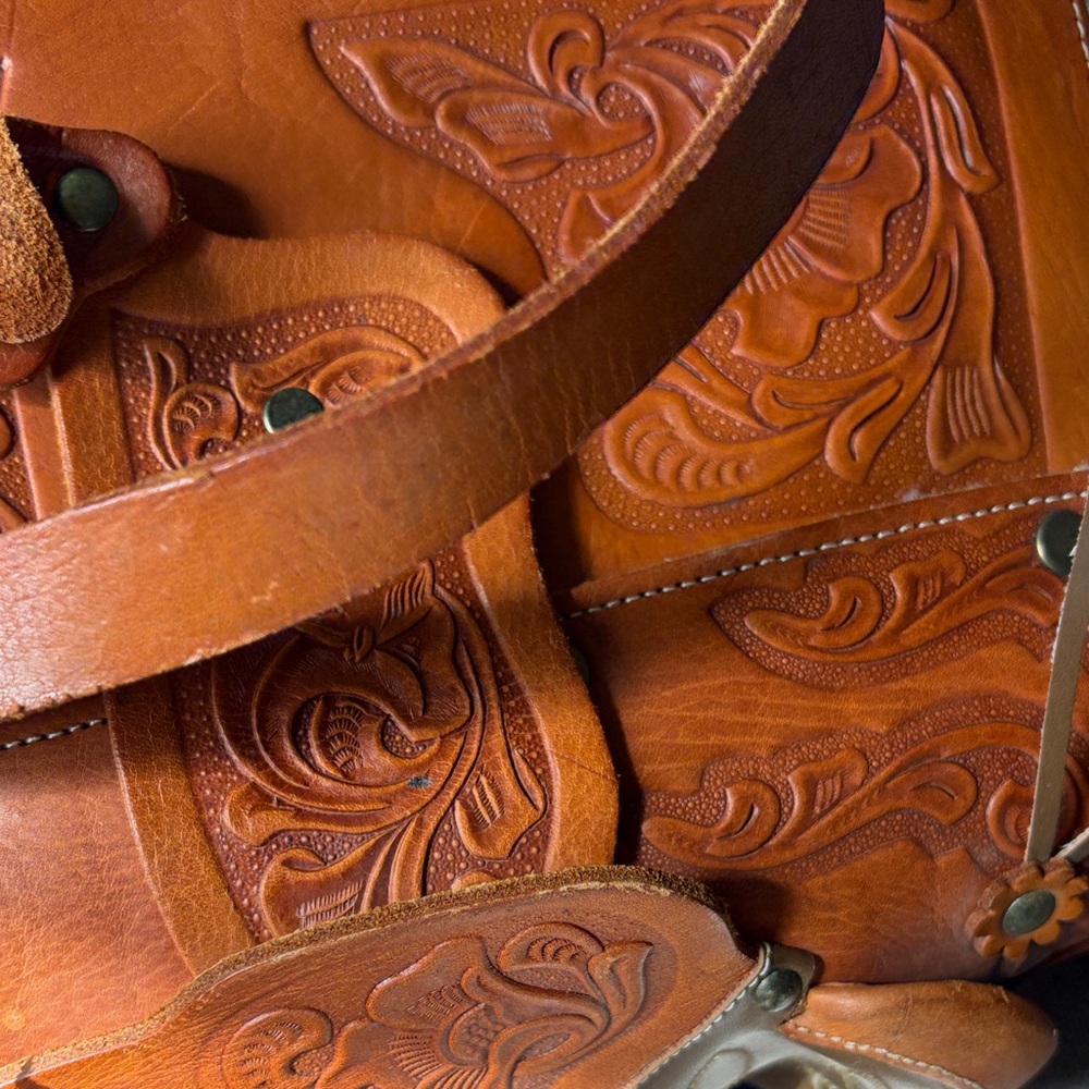 WESTERN SADDLE PURSE WITH TOOLED LEATHER - Picture 8 of 8
